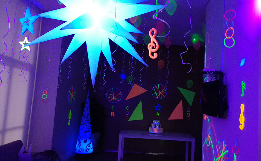 Decoração balada neon ambiente completo